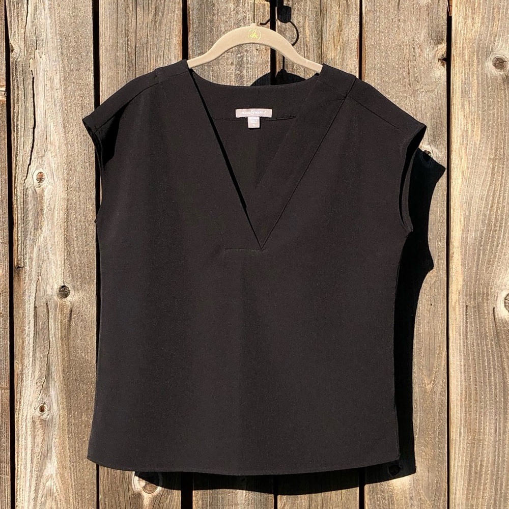 Peace & Pearls black boxy top size small